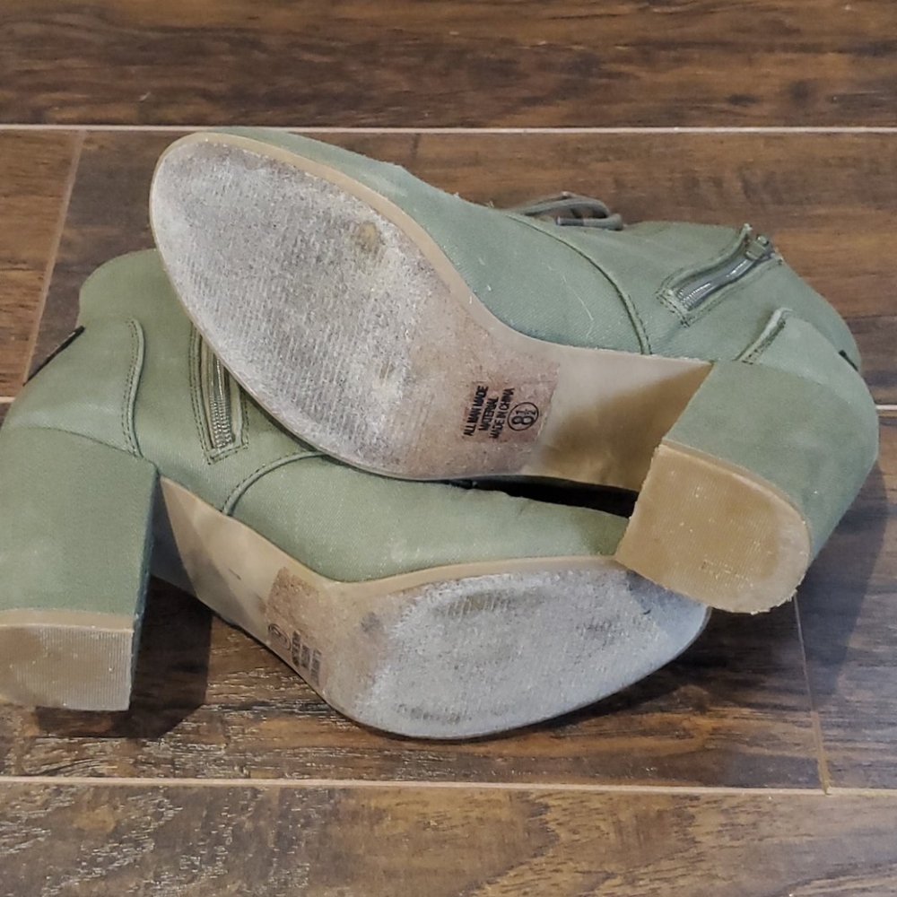 Lace-Up Boots - Picture 6 of 8